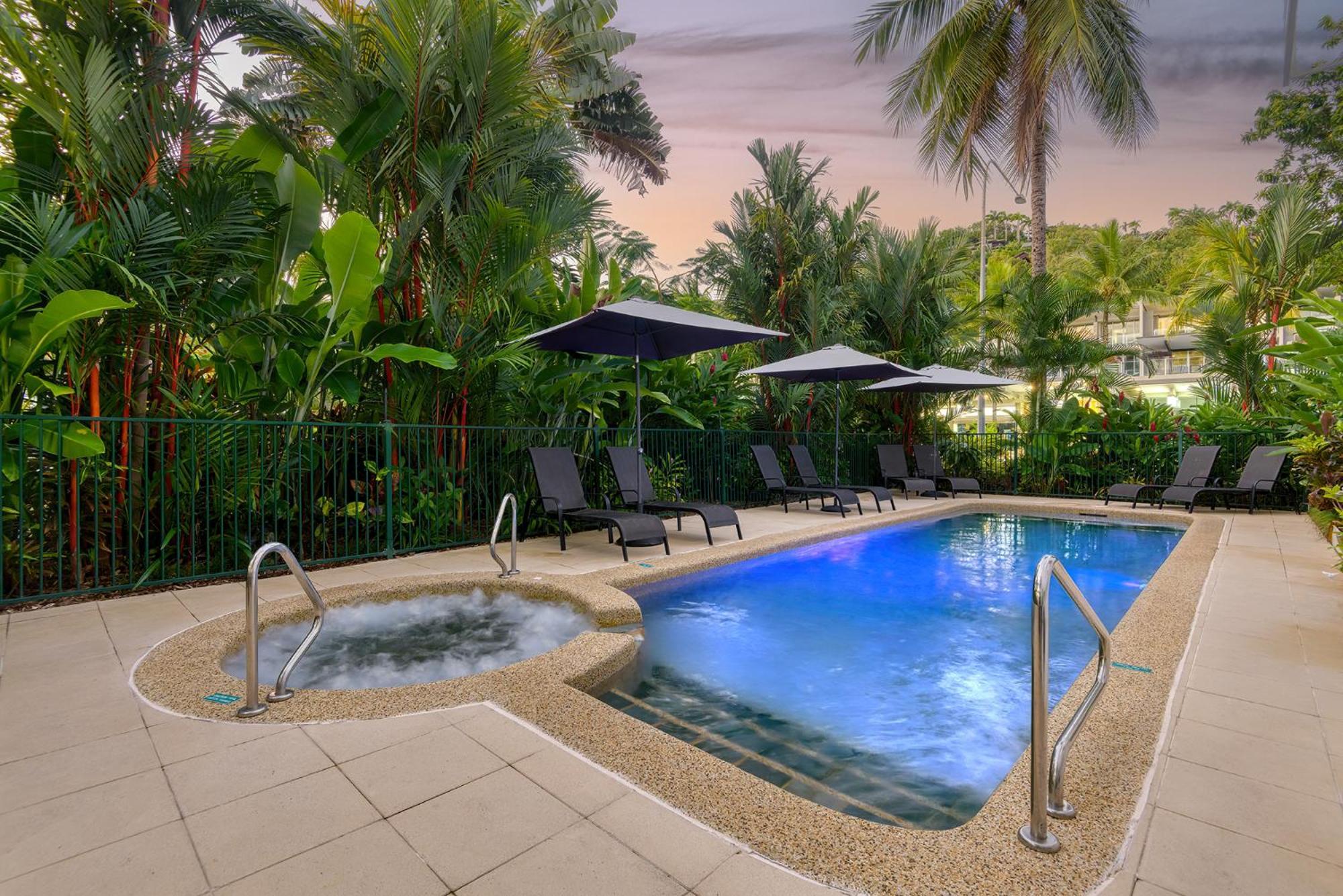 Port Douglas Apartments - Adults Only Oasis מראה חיצוני תמונה